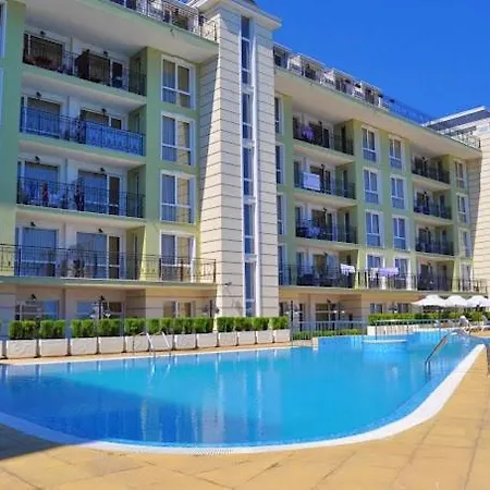 Διαμέρισμα Festa първа линия
